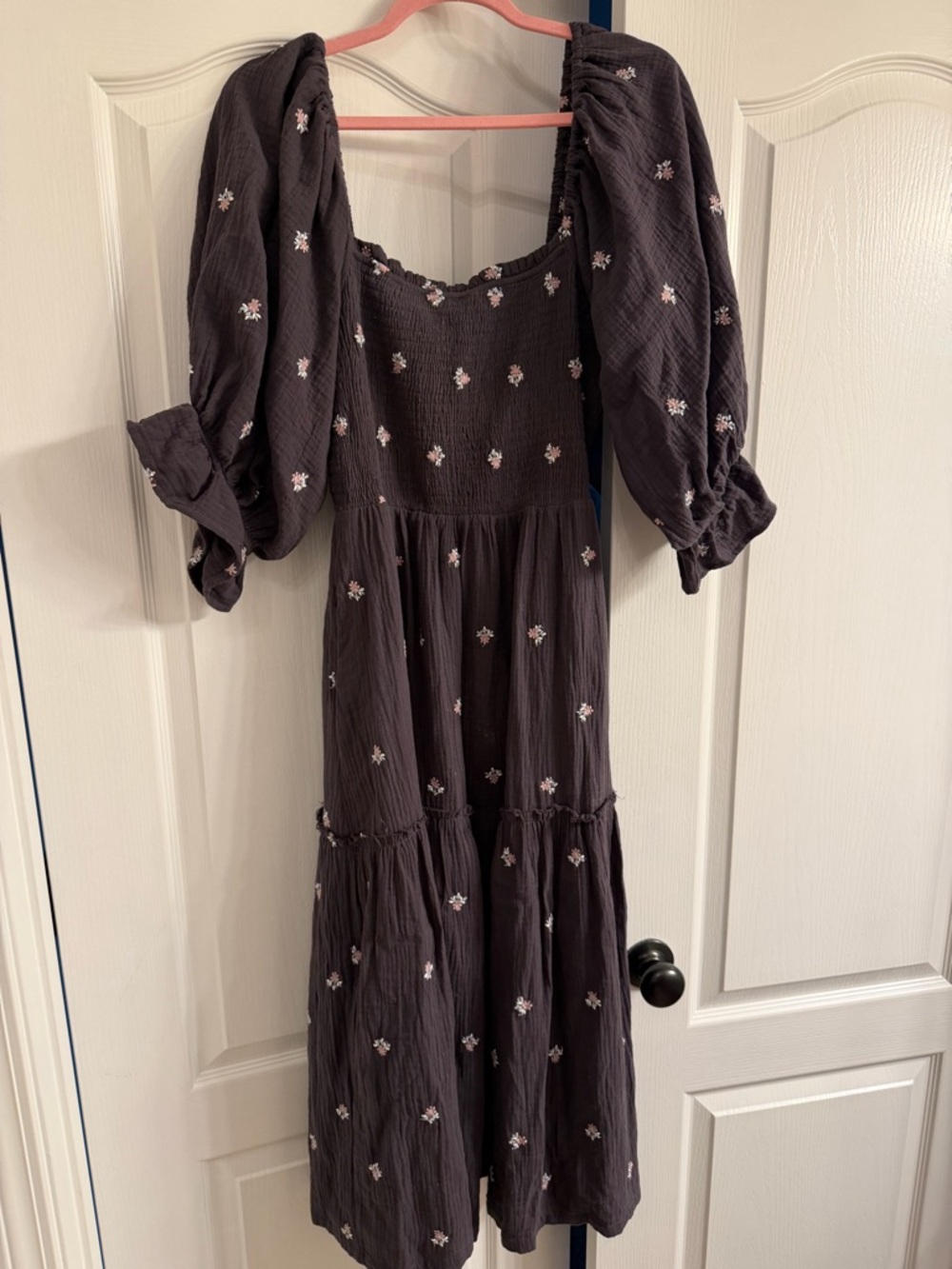 Listicle Black Puff-Sleeve Floral Midi Dress